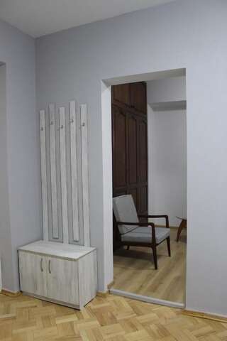 Гостевой дом Hotel Mtatsminda Тбилиси Четырехместный номер с собственной ванной комнатой-6
