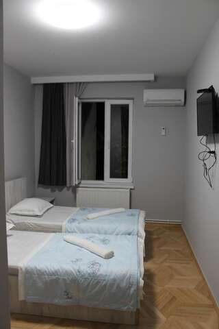 Гостевой дом Hotel Mtatsminda Тбилиси Двухместный номер с 2 отдельными кроватями-10