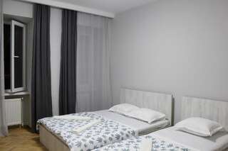 Гостевой дом Hotel Mtatsminda Тбилиси Двухместный номер Делюкс с 1 кроватью (для 2 взрослых и 1 ребенка)-12