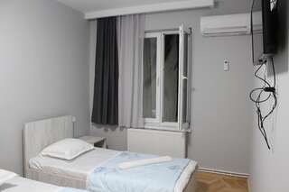Гостевой дом Hotel Mtatsminda Тбилиси Двухместный номер с 2 отдельными кроватями-3